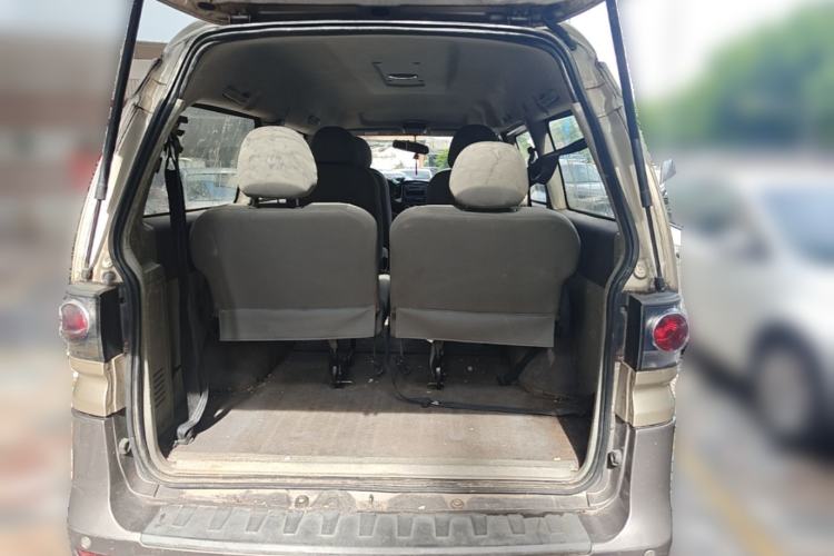 Used FORTHING Lingzhi 2016 M3L 1.6L 7-Seater Comfort Model Trunk