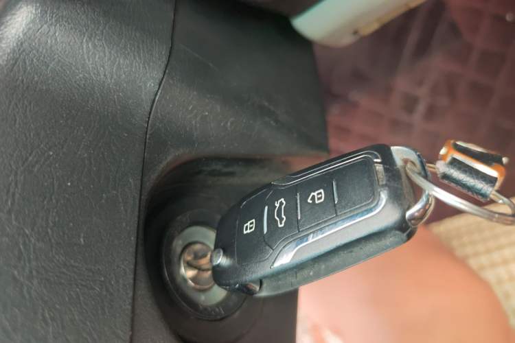 Used FORTHING Lingzhi 2016 M3L 1.6L 7-Seater Comfort Model Vehicle Key