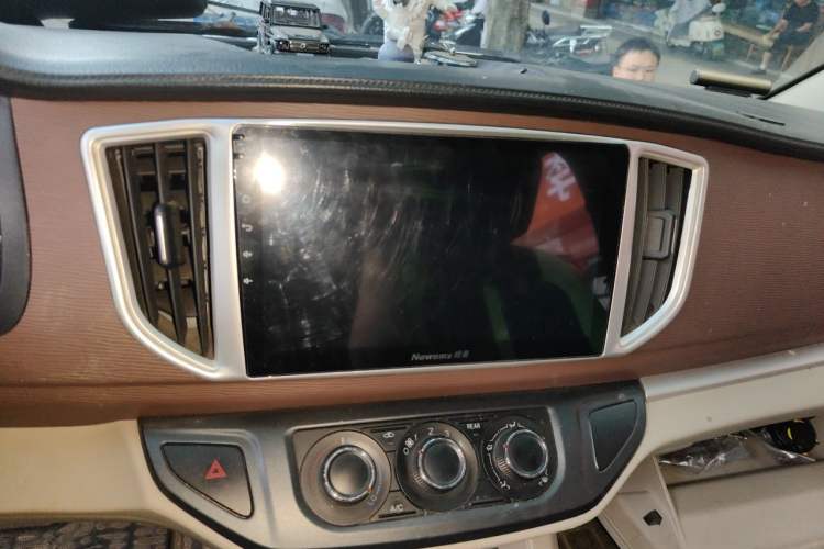 Used FORTHING Lingzhi 2017 M5L 1.6L 7-Seater Standard Model Audio And AC Panel
