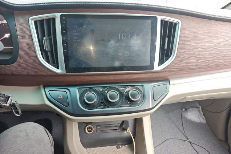 Used FORTHING Lingzhi 2017 M5L 1.6L 7-Seater Comfort Model Audio And AC Panel