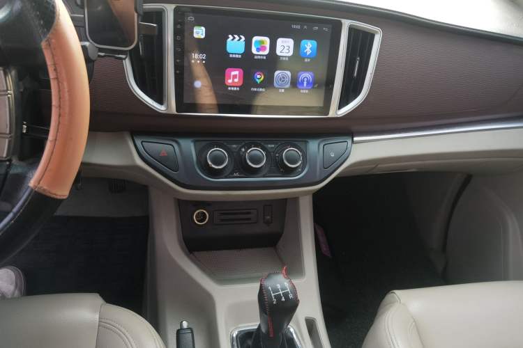 Used FORTHING Lingzhi 2017 M5 1.6L Luxury Model Audio And AC Panel