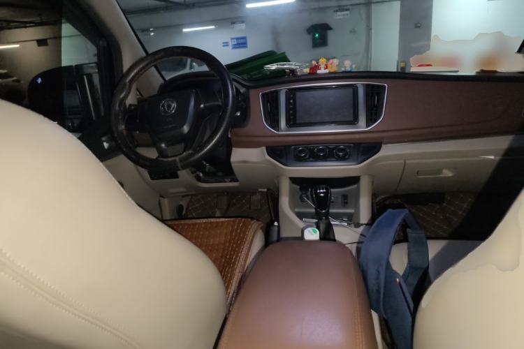 Used FORTHING Lingzhi 2017 M5L 1.6L 7-Seater Standard Model Center Console
