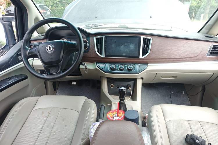 Used FORTHING Lingzhi 2017 M5L 1.6L 7-Seater Comfort Model Center Console