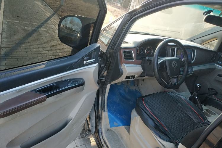 Used FORTHING Lingzhi 2017 M5L 1.6L 7-Seater Standard Model Driver Seat