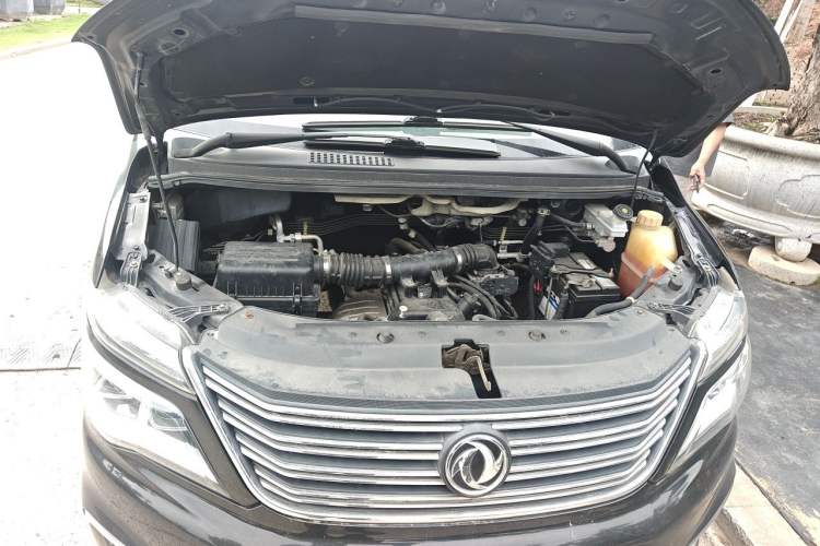 Used FORTHING Lingzhi 2017 M5L 1.6L 7-Seater Comfort Model Engine Bay