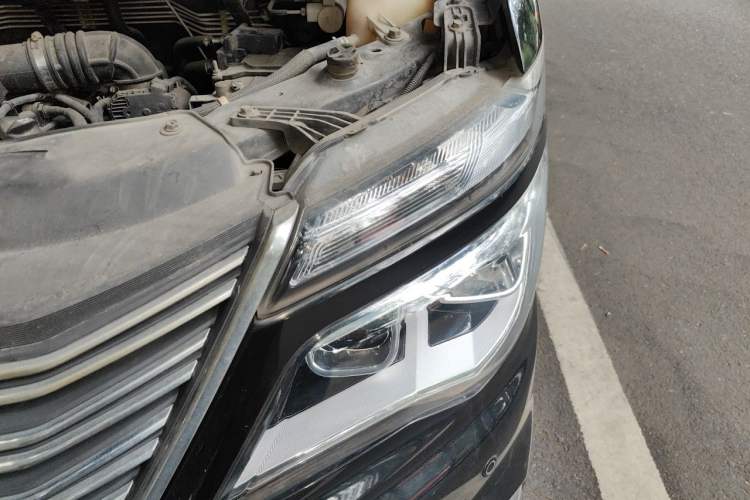 Used FORTHING Lingzhi 2017 M5L 1.6L 7-Seater Standard Model Engine Bay Left