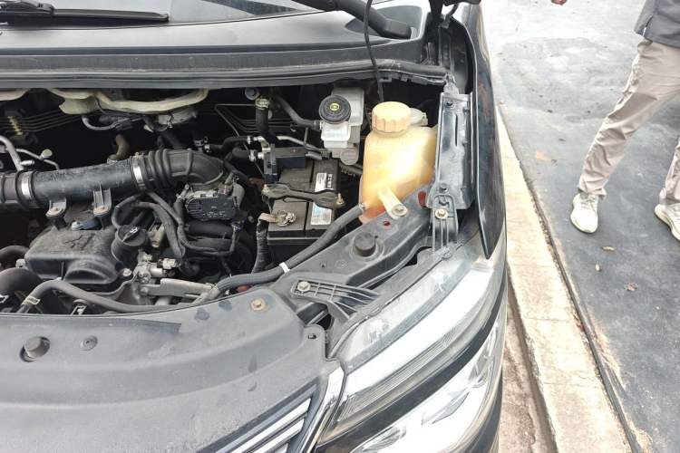 Used FORTHING Lingzhi 2017 M5L 1.6L 7-Seater Comfort Model Engine Bay Left