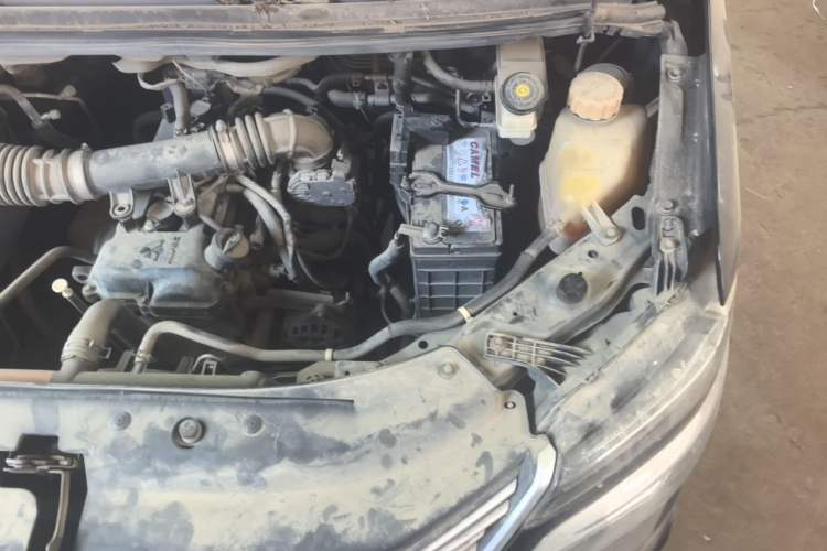 Used FORTHING Lingzhi 2017 M5L 1.6L 7-Seater Standard Model Engine Bay Left