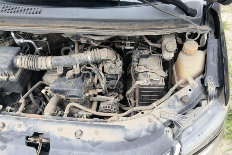 Used FORTHING Lingzhi 2017 M5L 1.6L 7-Seater Standard Model Engine Bay Left