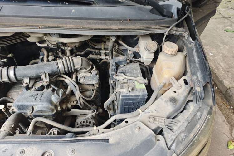 Used FORTHING Lingzhi 2017 M5 1.6L Comfort Model Engine Bay Left