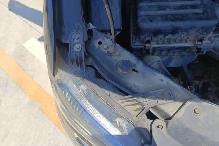 Used FORTHING Lingzhi 2017 M5 1.6L Luxury Model Engine Bay Right