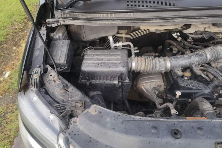 Used FORTHING Lingzhi 2017 M5 1.6L Luxury Model Engine Bay Right