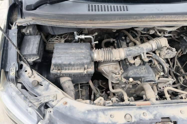 Used FORTHING Lingzhi 2017 M5L 1.6L 7-Seater Standard Model Engine Bay Right
