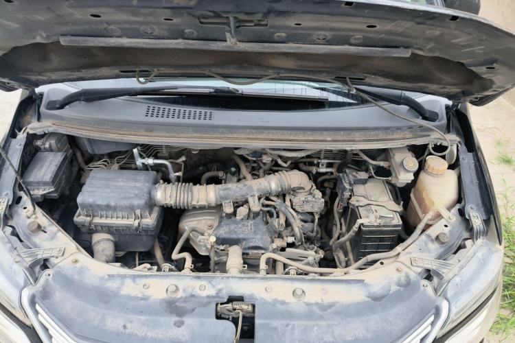 Used FORTHING Lingzhi 2017 M5L 1.6L 7-Seater Standard Model Engine Bay