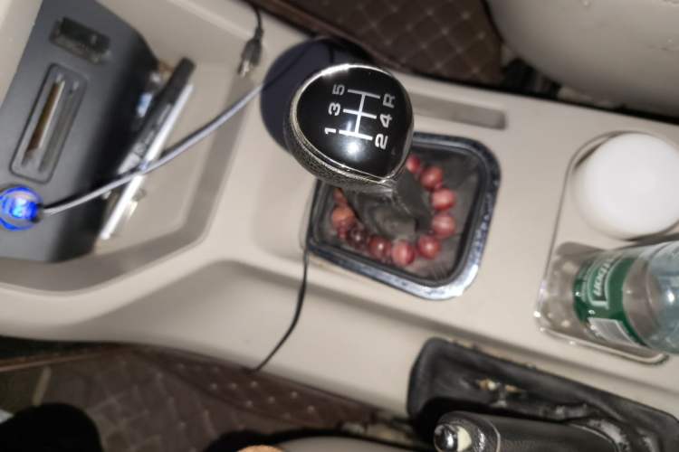 Used FORTHING Lingzhi 2017 M5L 1.6L 7-Seater Standard Model Gear Lever