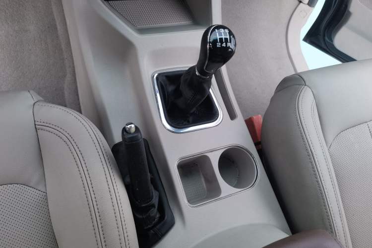 Used FORTHING Lingzhi 2017 M5L 1.6L 7-Seater Standard Model Gear Lever