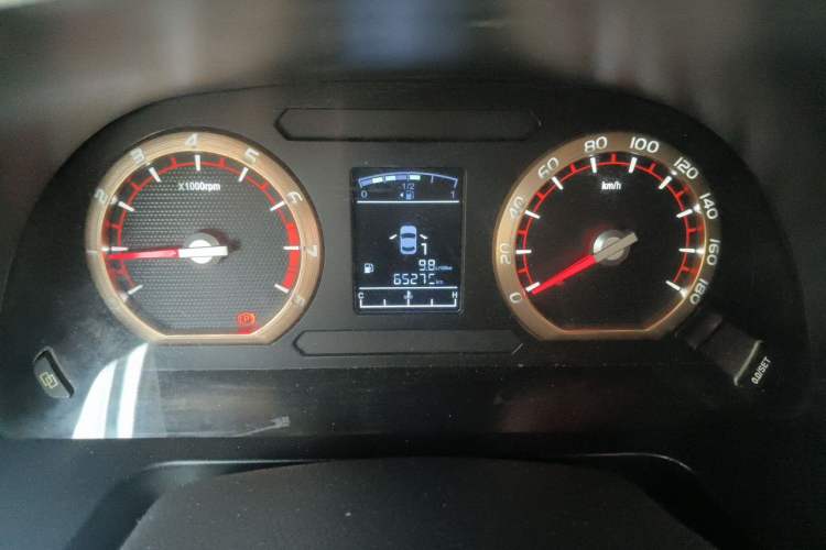 Used FORTHING Lingzhi 2017 M5L 1.6L 7-Seater Standard Model Instrument Cluster