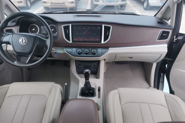 Used FORTHING Lingzhi 2017 M5L 1.6L 7-Seater Standard Model Interior 2