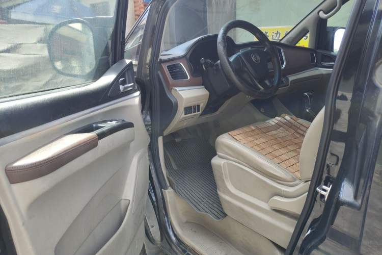 Used FORTHING Lingzhi 2017 M5L 1.6L 7-Seater Standard Model Interior 3