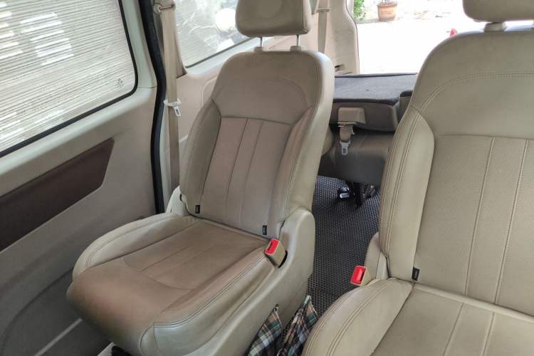 Used FORTHING Lingzhi 2017 M5L 1.6L 7-Seater Standard Model Interior 4