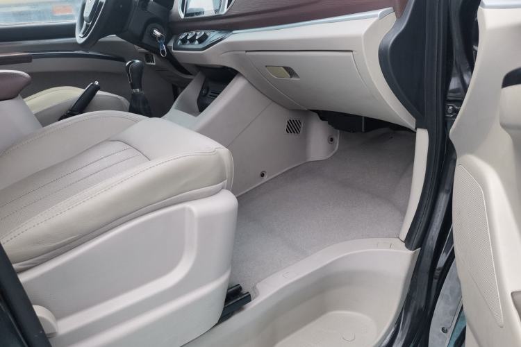 Used FORTHING Lingzhi 2017 M5L 1.6L 7-Seater Standard Model Interior 6