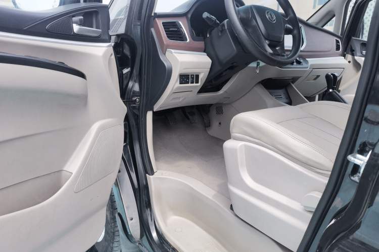 Used FORTHING Lingzhi 2017 M5L 1.6L 7-Seater Standard Model Interior 7