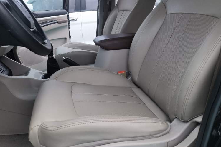 Used FORTHING Lingzhi 2017 M5L 1.6L 7-Seater Standard Model Left Front Seat