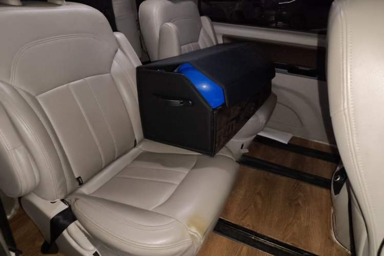 Used FORTHING Lingzhi 2017 M5L 1.6L 7-Seater Standard Model Left Rear Seat