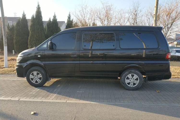 Used FORTHING Lingzhi 2017 M5L 1.6L 7-Seater Standard Model Left Side