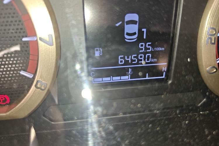 Used FORTHING Lingzhi 2017 M5 1.6L Comfort Model Odometer Close Up
