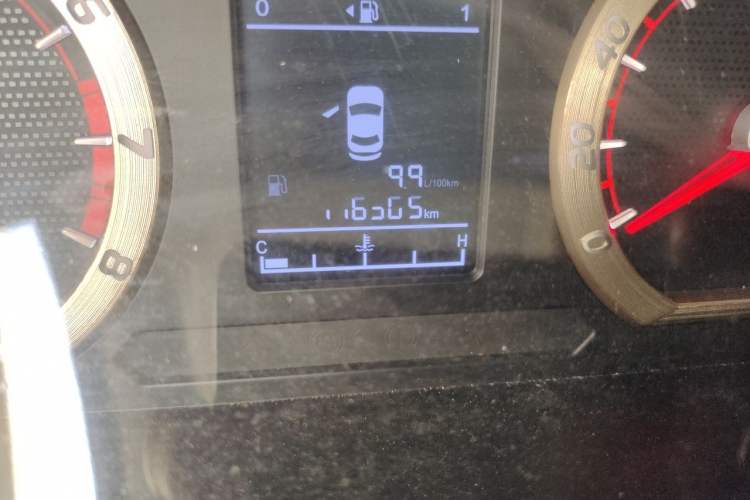 Used FORTHING Lingzhi 2017 M5L 1.6L 7-Seater Standard Model Odometer Close Up