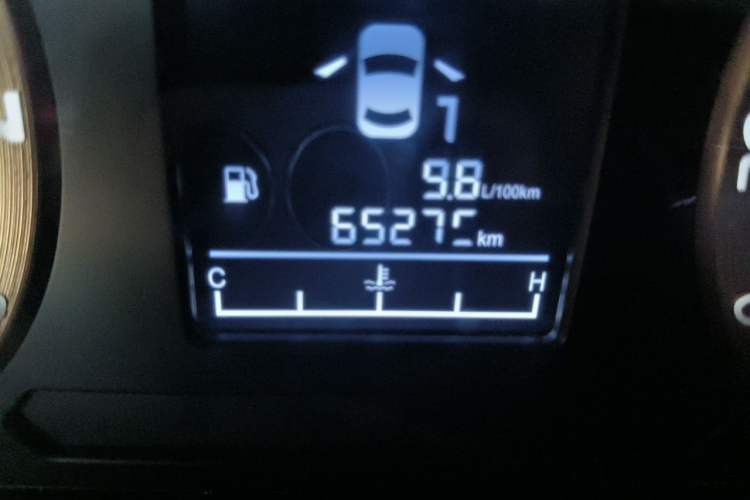 Used FORTHING Lingzhi 2017 M5L 1.6L 7-Seater Standard Model Odometer Close Up