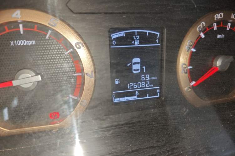 Used FORTHING Lingzhi 2017 M5 1.6L Comfort Model Odometer Close Up