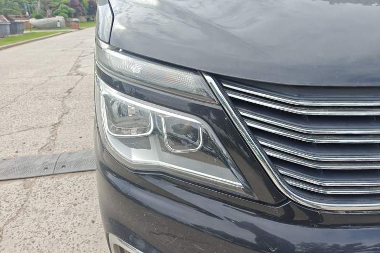 Used FORTHING Lingzhi 2017 M5L 1.6L 7-Seater Comfort Model Right Front Headlight