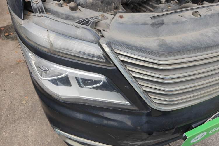 Used FORTHING Lingzhi 2017 M5L 1.6L 7-Seater Comfort Model Right Front Headlight
