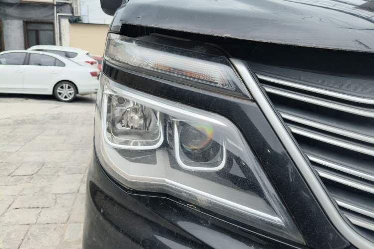 Used FORTHING Lingzhi 2017 M5L 1.6L 7-Seater Standard Model Right Front Headlight