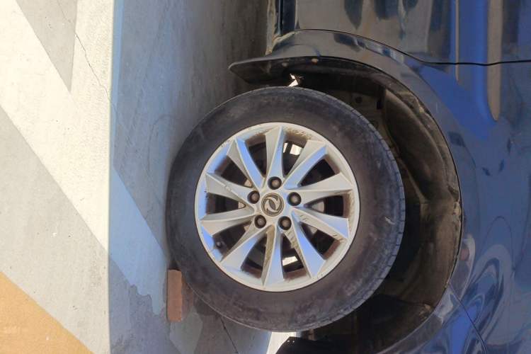Used FORTHING Lingzhi 2017 M5 1.6L Luxury Model Right Front Wheel Hub