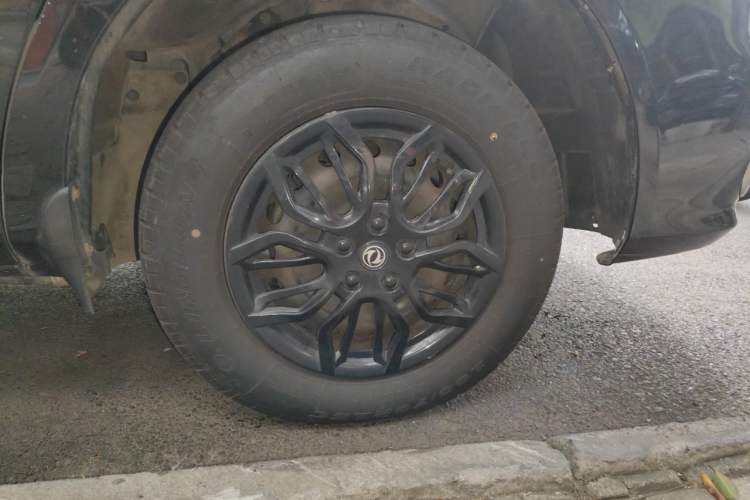 Used FORTHING Lingzhi 2017 M5L 1.6L 7-Seater Standard Model Right Front Wheel Hub
