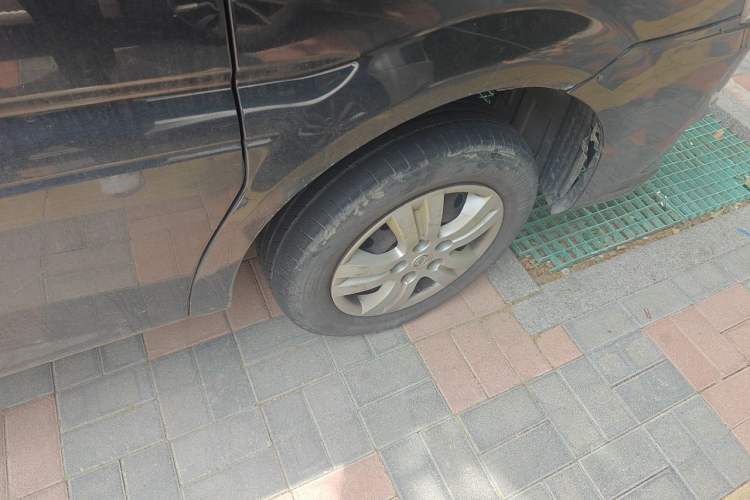 Used FORTHING Lingzhi 2017 V3 1.5L 5-Seater Special Offer Model Right Front Wheel Hub