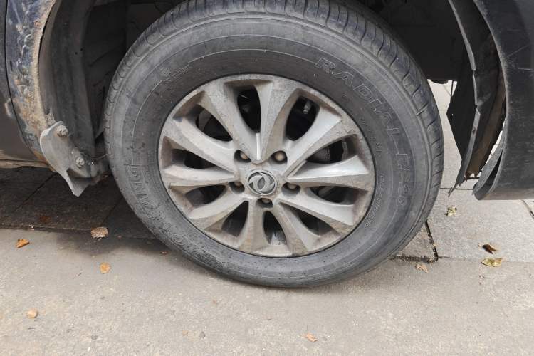 Used FORTHING Lingzhi 2017 M5L 1.6L 7-Seater Comfort Model Right Front Wheel Hub