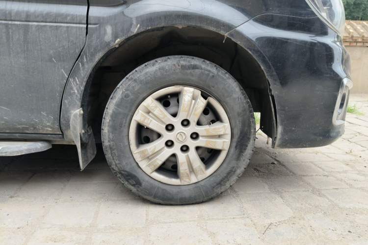 Used FORTHING Lingzhi 2017 M5L 1.6L 7-Seater Standard Model Right Front Wheel Hub
