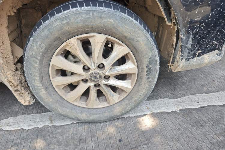 Used FORTHING Lingzhi 2017 M5 1.6L Comfort Model Right Front Wheel Hub