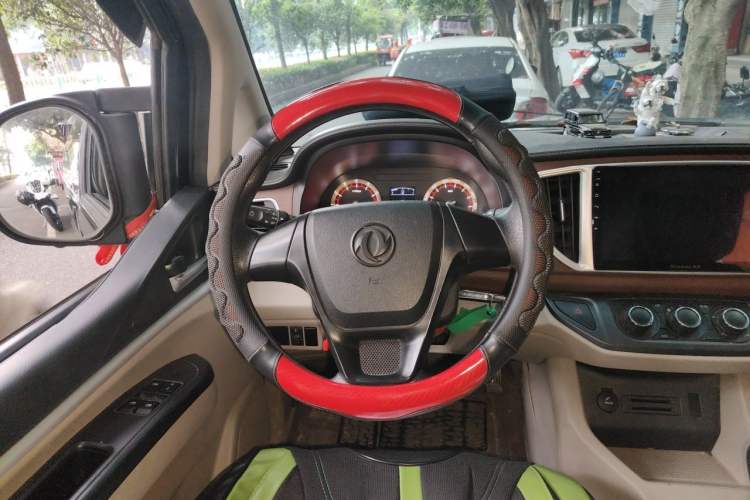 Used FORTHING Lingzhi 2017 M5L 1.6L 7-Seater Standard Model Steering Wheel
