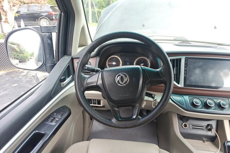 Used FORTHING Lingzhi 2017 M5L 1.6L 7-Seater Comfort Model Steering Wheel
