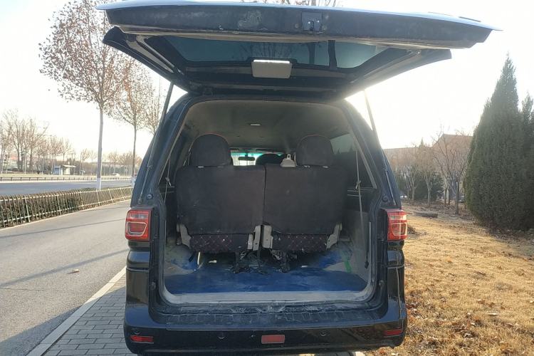 Used FORTHING Lingzhi 2017 M5L 1.6L 7-Seater Standard Model Trunk