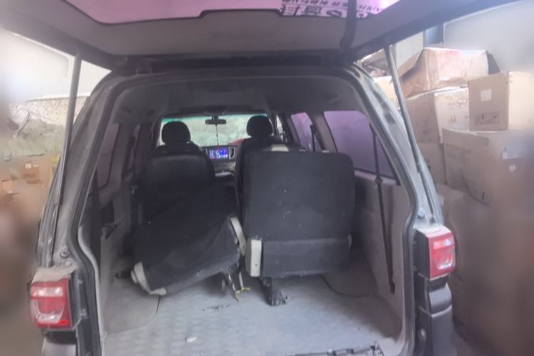 Used FORTHING Lingzhi 2017 M5L 1.6L 7-Seater Standard Model Trunk