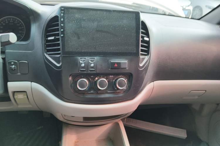 Used FORTHING Lingzhi 2017 Facelifted M3L 1.6L 7-Seater Standard Version Audio And AC Panel