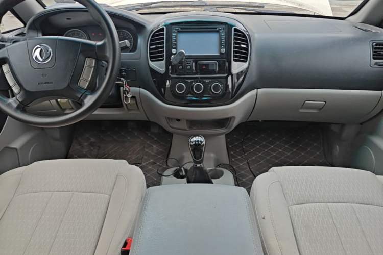 Used FORTHING Lingzhi 2017 M3L 1.6L 7-Seater Comfort Model Audio And AC Panel
