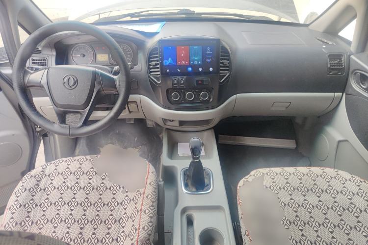 Used FORTHING Lingzhi 2017 Facelifted M3L 1.6L 7-Seater Standard Version Center Console