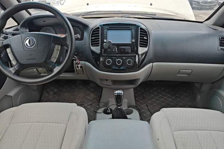 Used FORTHING Lingzhi 2017 M3L 1.6L 7-Seater Comfort Model Center Console
